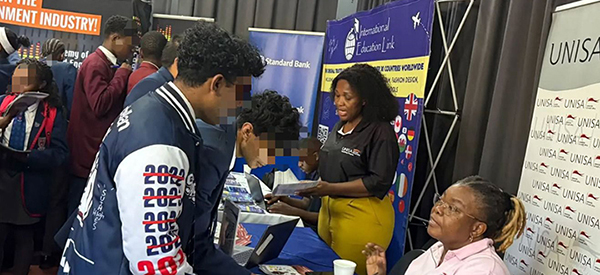 Unisa%20extends%20its%20reach_body.jpg